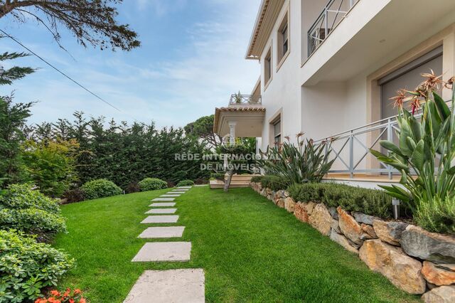 House V5 Isolated well located Birre Cascais - store room, alarm, garage, solar panels, swimming pool, attic, garden, air conditioning, balcony, terrace