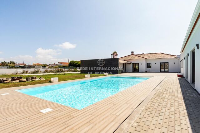 House 4 bedrooms Single storey Quinta da Terrugem Sintra - air conditioning, sauna, underfloor heating, swimming pool, fireplace, garden