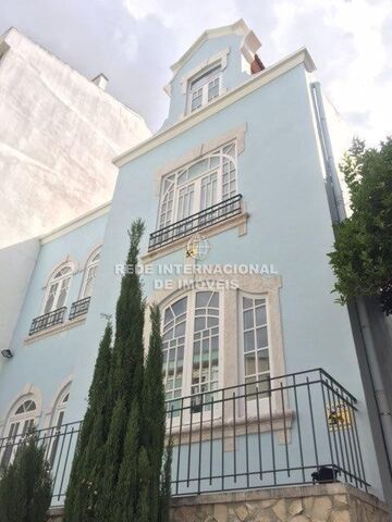 Moradia Antiga bem localizada V8 Arroios Lisboa - lareira, jardim, vidros duplos