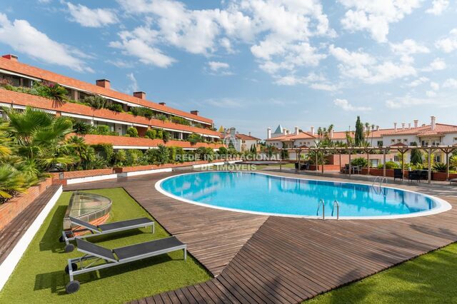 Apartamento T4 Quinta da Beloura São Pedro Penaferrim Sintra - arrecadação, jardim, piscina, terraço, alarme, lareira