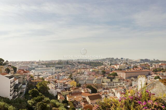 Apartment T3 in good condition Graça Lisboa - great view, kitchen