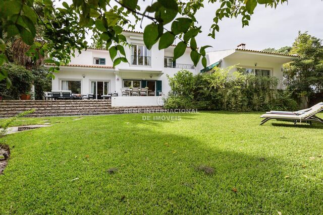 House 6 bedrooms near the beach Castelo Castelo (Sesimbra) - gardens, alarm, fireplace, barbecue, garage, boiler, terrace, swimming pool, garden