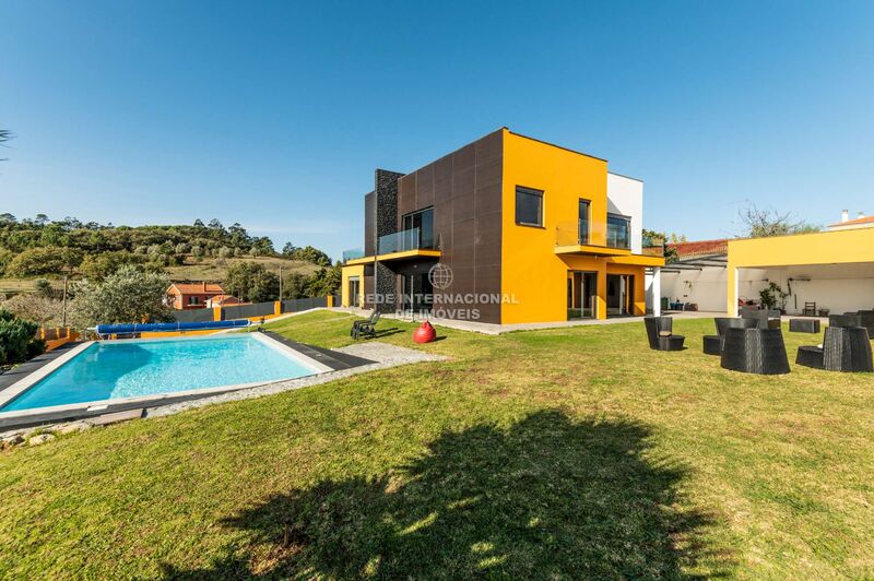 House 5 bedrooms Modern Milharado Mafra - central heating, balconies, barbecue, terrace, garage, equipped kitchen, garden, turkish bath, solar panels, air conditioning, fireplace, automatic irrigation system, quiet area, balcony, alarm, swimming pool