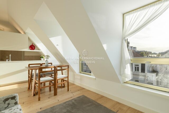 Apartment 1 bedrooms Luxury well located Avenidas Novas Lisboa - equipped, air conditioning, double glazing, garden