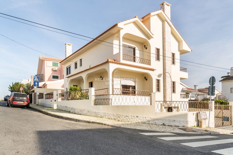 House Isolated 5 bedrooms Linda-a-pastora Queijas Oeiras - garage, fireplace, balcony