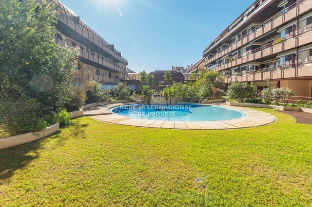 Apartamento T2 Estoril Cascais - cozinha equipada, piscina, ar condicionado, jardins, arrecadação