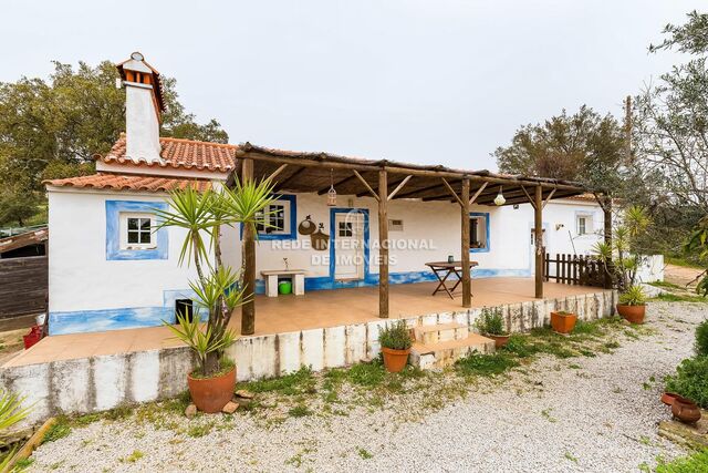 Homestead V3 Mosteiros Arronches - electricity, garden, olive trees, water hole, tank, cork oaks, fireplace, fruit trees, water