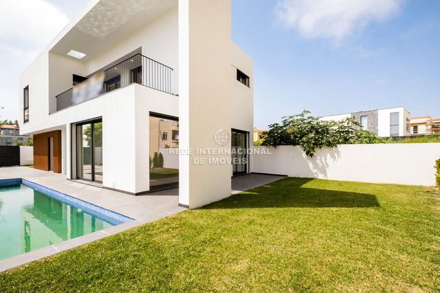 Moradia nova V3 São Miguel das Encostas (carcavelos) Cascais - jardim, aquecimento central, piscina, vidros duplos, varanda, ar condicionado