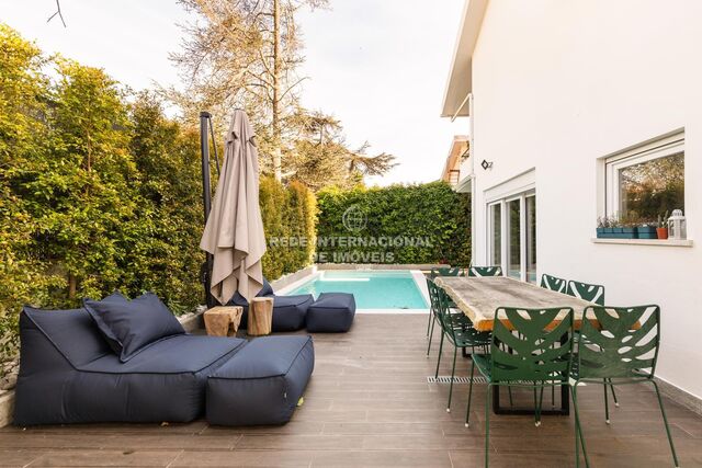 House V4 Refurbished Bairro do Rosário Cascais - garden, fireplace, garage, balcony, alarm, air conditioning, swimming pool