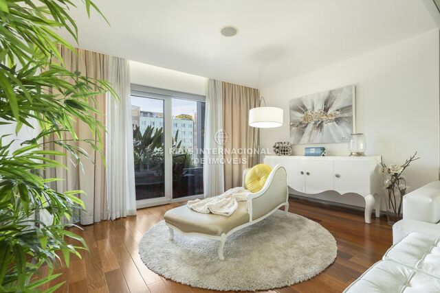 Apartamento T5 Praça de Espanha Avenidas Novas Lisboa - ar condicionado, alarme, jardins, lareira, piscina