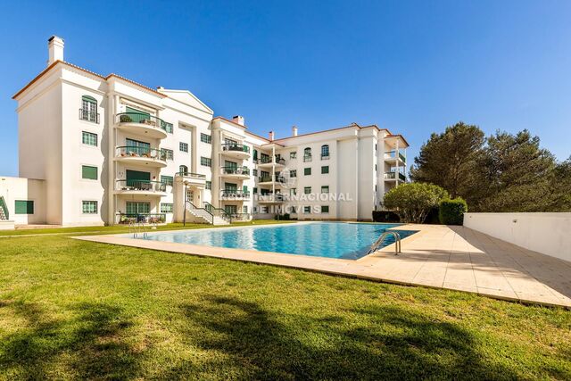 Apartamento T4 de luxo Amoreira Cascais - piso radiante, varanda, parqueamento, banho turco, arrecadação, cozinha equipada, parque infantil, lareira, jardins, sótão, ar condicionado, piscina