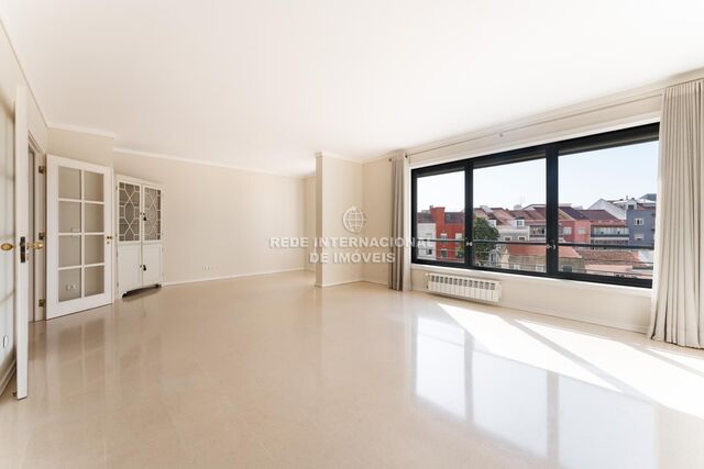 Apartment new 3 bedrooms Nova Campolide Lisboa - balcony, equipped, kitchen, central heating, store room