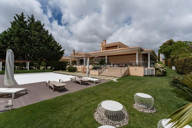 House V5 Luxury excellent condition Quinta da Beloura São Pedro Penaferrim Sintra - barbecue, garage, alarm, fireplace, garden, swimming pool, air conditioning