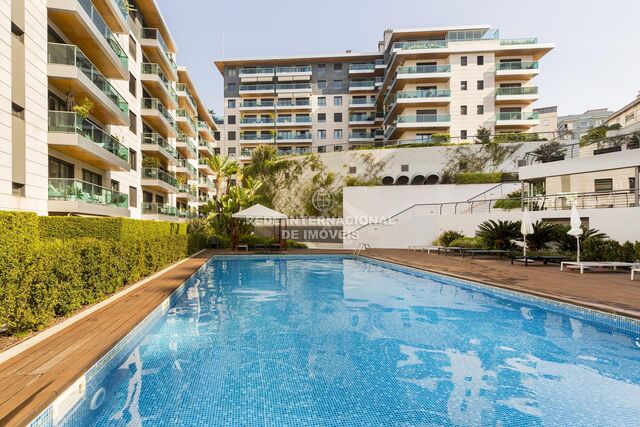 Apartamento T3 Lapa Lisboa - jardim, lareira, piscina, aquecimento central, varanda, parque infantil, arrecadação, ar condicionado, vidros duplos