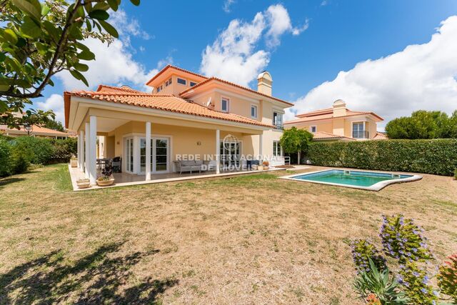 House 4 bedrooms Penha Longa Sintra - fireplace, tennis court, balcony, garden, central heating, garage, swimming pool, gardens, alarm