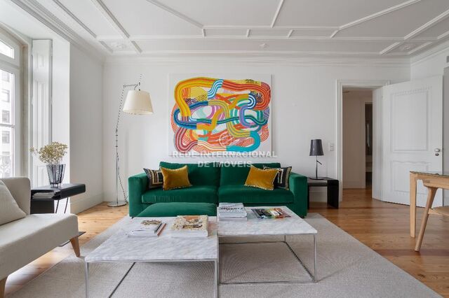 Apartamento T2 de luxo Avenida da Liberdade Santo António Lisboa - arrecadação, jardins, varandas