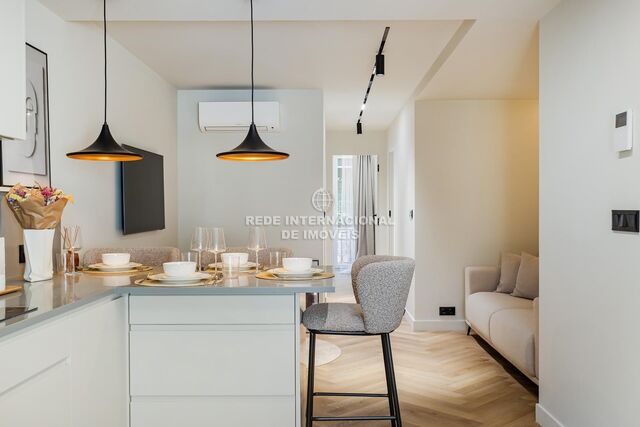 Apartment Renovated T2 Príncipe Real Santo António Lisboa - double glazing, gardens, boiler, swimming pool, equipped, air conditioning, furnished, garden, sound insulation