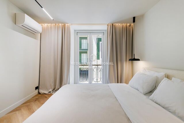 Apartment Renovated T2 Príncipe Real Santo António Lisboa - double glazing, gardens, boiler, swimming pool, equipped, air conditioning, furnished, garden, sound insulation