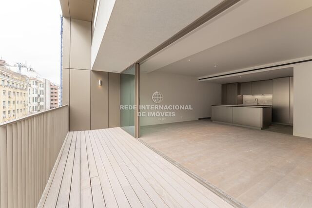 Apartment 2 bedrooms Modern Avenida da Liberdade Santo António Lisboa - air conditioning, balcony, store room, swimming pool, equipped, balconies, radiant floor, garden