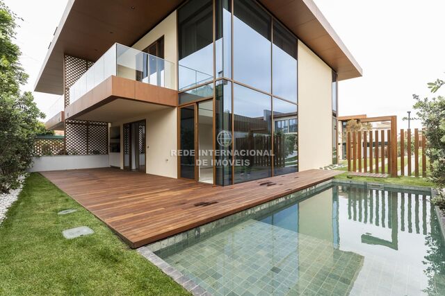 House V4 Cascais - barbecue, gated community, gardens, garden, terrace, balcony, playground, swimming pool, air conditioning