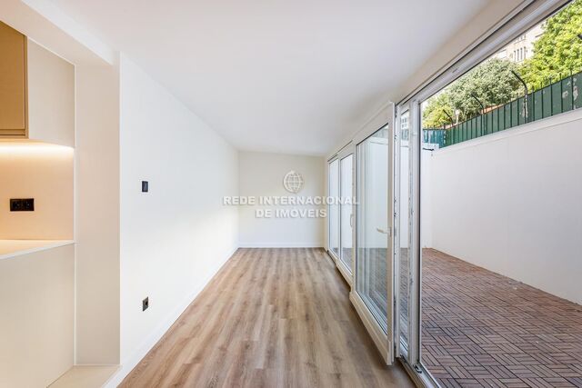 Apartamento T2 Renovado Infante Santo (prazeres) Estrela Lisboa - jardim, vidros duplos, ar condicionado