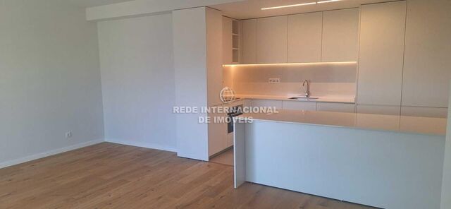 Apartment new 2 bedrooms Carnaxide Oeiras - gardens, balcony, alarm, air conditioning, swimming pool, store room