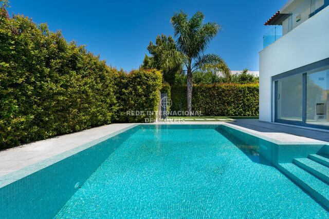 House 5 bedrooms Birre Cascais - air conditioning, terraces, solar panels, underfloor heating, terrace, swimming pool, automatic gate, alarm