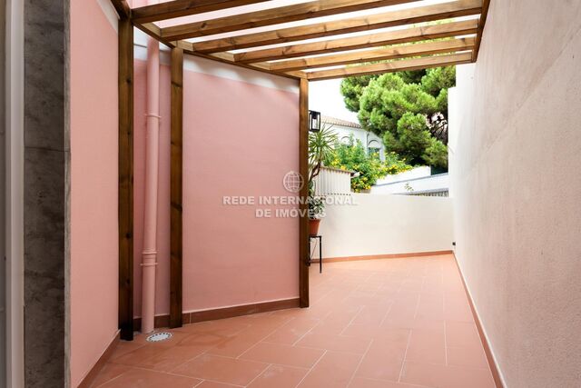 Apartment Renovated 2 bedrooms Príncipe Real Santo António Lisboa - double glazing, furnished, lots of natural light, boiler, equipped, sound insulation, terrace, gardens, garden, air conditioning