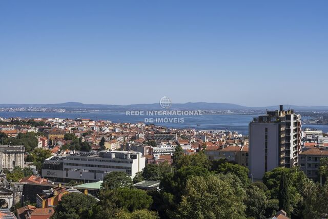 Apartment Refurbished T4 Amoreiras Campolide Lisboa - garage, balcony, air conditioning, alarm, garden