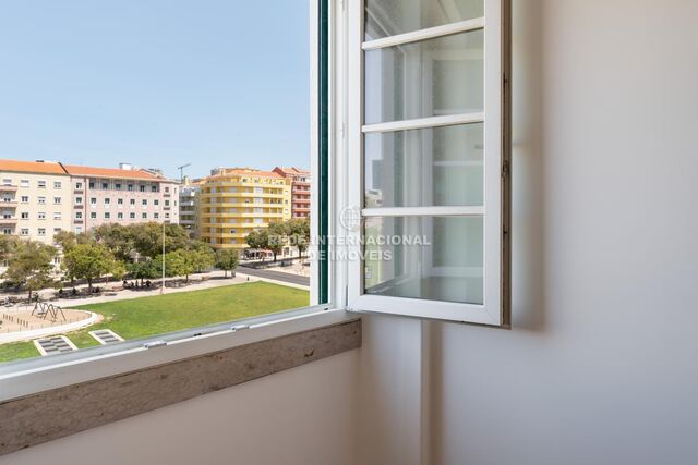 Apartment 4 bedrooms Areeiro Lisboa - store room, air conditioning, double glazing