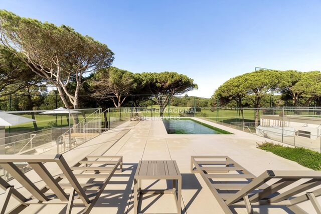 House 3 bedrooms Quinta da Marinha Cascais - store room, barbecue, garden, terrace, air conditioning, alarm, swimming pool, gardens