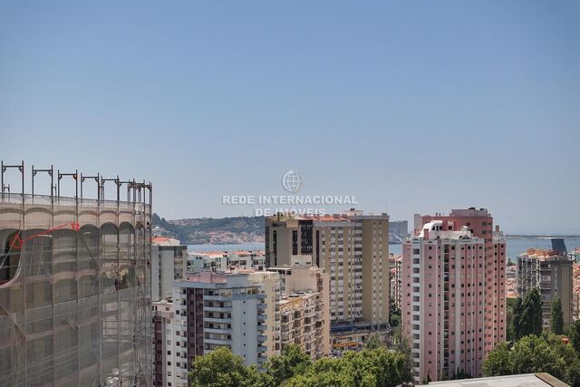 Apartment T2 Miraflores Oeiras - garden, parking lot, balcony