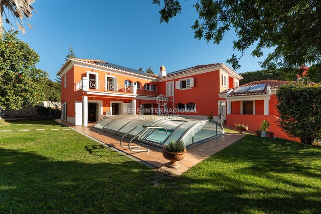 Moradia V6 de luxo Quinta da Beloura São Pedro Penaferrim Sintra - aquecimento central, painéis solares, terraços, caldeira, sauna, garagem, lareira, jardim, bbq, ténis, piscina