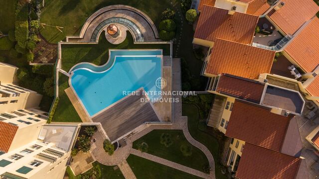 Apartamento T1 de luxo com vista mar Parede Cascais - vista mar, parqueamento, ar condicionado, condomínio fechado, lareira, arrecadação, piscina, jardim