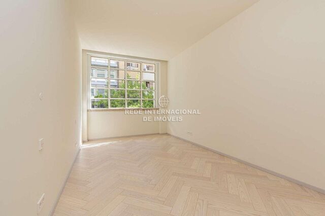 Apartamento novo T1 Avenida da Liberdade Santo António Lisboa - ar condicionado, alarme, vidros duplos