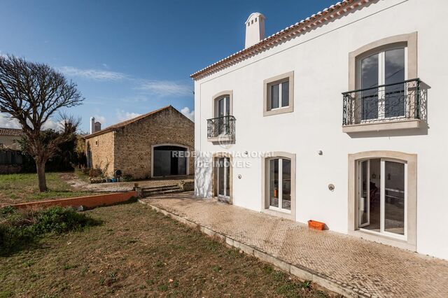 House Modern in the center V4 Alenquer - fireplace, attic, garden, swimming pool, plenty of natural light