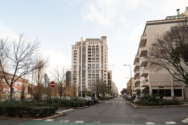 Apartment in the center T5 Avenidas Novas Lisboa - balcony, air conditioning