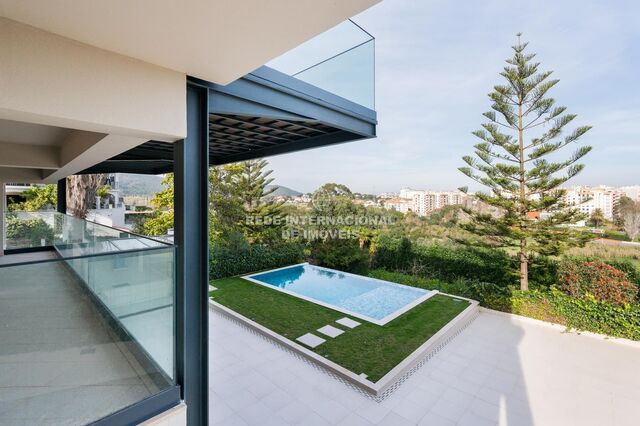 House Isolated 7 bedrooms Setúbal - tennis court, gardens, fireplace, air conditioning, terrace, swimming pool, garden, equipped kitchen, barbecue