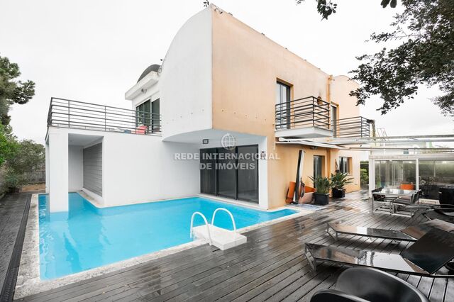 House 5 bedrooms new Palmela - floating floor, fireplace, balcony, alarm, solar panels, green areas, garden, tiled stove, air conditioning, balconies, garage, terrace, swimming pool