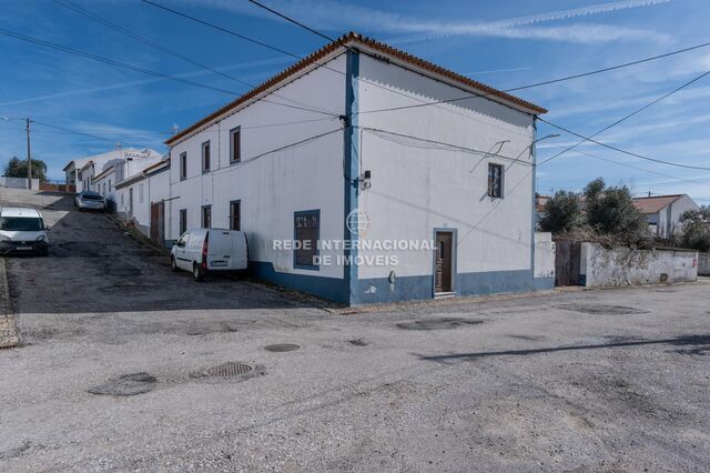 House 4 bedrooms Aguiar Viana do Alentejo - haystack, garden, garage