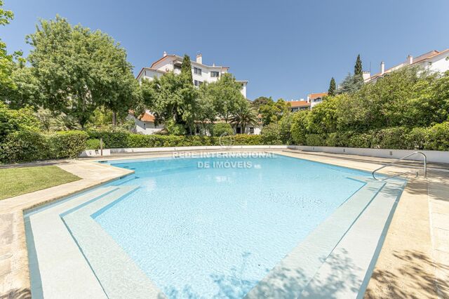 Apartment Refurbished excellent condition T4 Monte Estoril Cascais - fireplace, swimming pool, gardens, garage, boiler, condominium, balcony, tennis court, garden