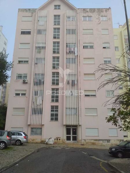 Apartamento T1 em bom estado Loures