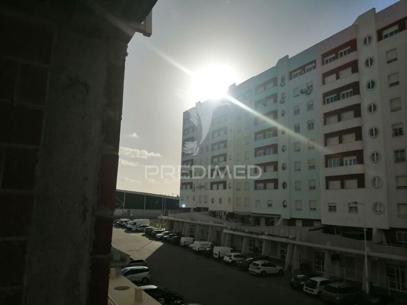 Apartamento Moderno T2 Corroios Seixal - varanda, arrecadação