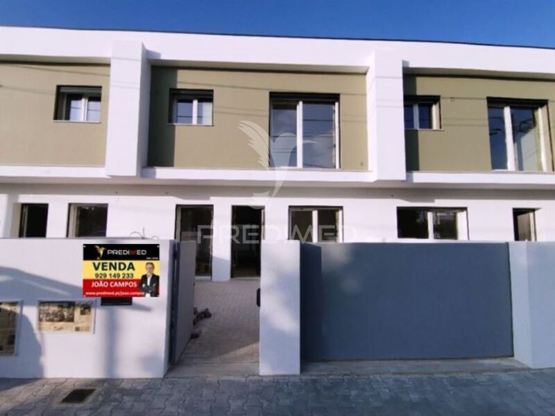 House townhouse V4 Fernão Ferro Seixal - balcony, heat insulation, alarm, fireplace, equipped kitchen, barbecue, parking lot, air conditioning, solar panel, double glazing