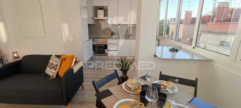 Apartamento Remodelado T2 Benfica Lisboa - 2º andar, ar condicionado, varanda, excelente localização, vidros duplos