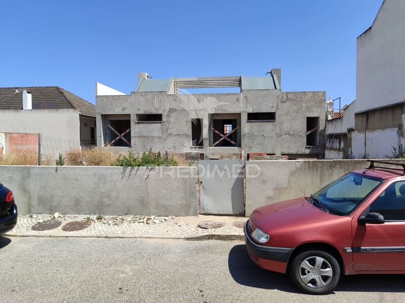 Land with 204sqm Loures