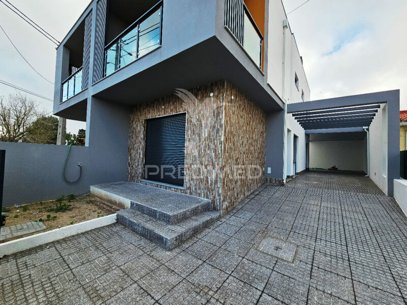 House nueva V3 Fernão Ferro Seixal - balcony, equipped kitchen, garden, solar panel, double glazing