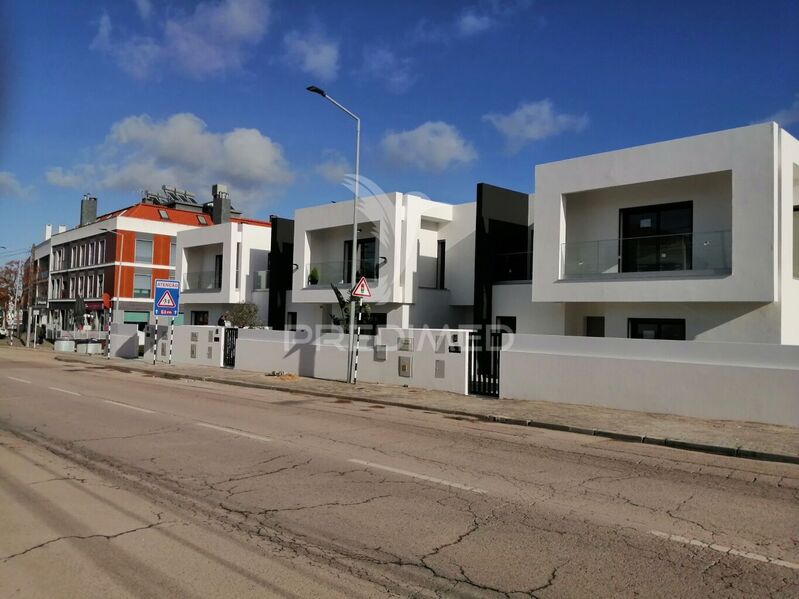 House V4 Semidetached Corroios Seixal - swimming pool, barbecue, equipped, garage