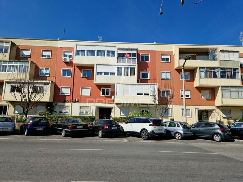 Apartment 2 bedrooms Odivelas - 3rd floor