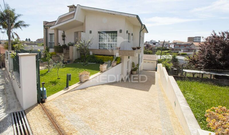 House V3 Ribeirão Vila Nova de Famalicão - garage, garden